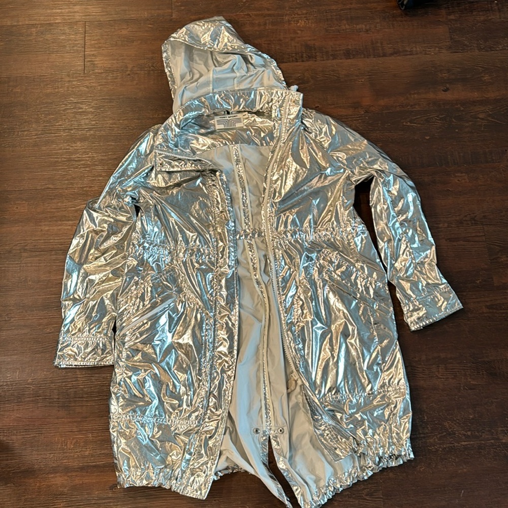 TORY BURCH SPORT WINDBREAKER USED A FEW TIMES